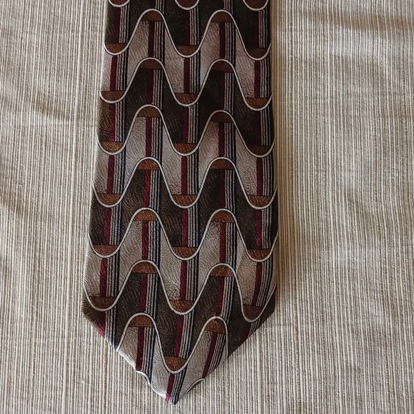 Pierre Balmain 100% silk Designer Geometric Patterned Tie - Picture 3 of 3